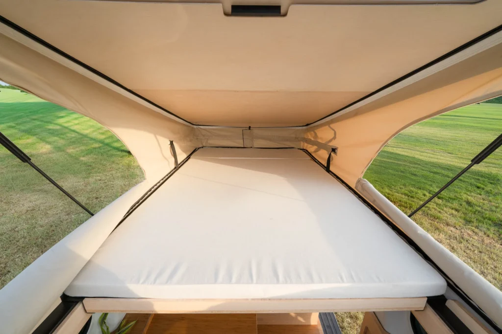 Ventje T7 camper interieur - ruim bovenbed
